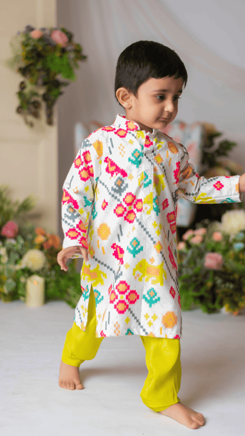 Pre-Order: White Ikkat Kurta With Green Churidar