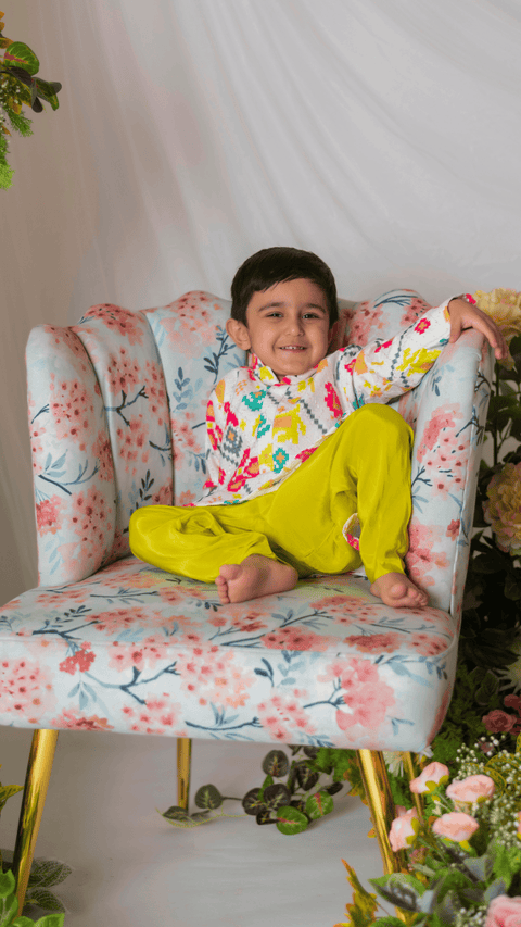 Pre-Order: White Ikkat Kurta With Green Churidar