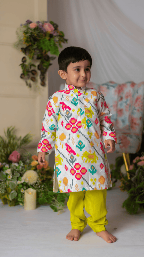 Pre-Order: White Ikkat Kurta With Green Churidar