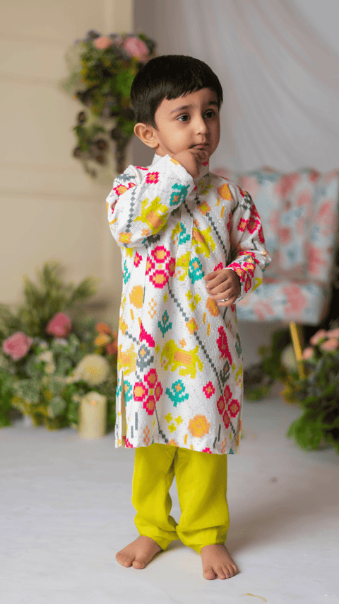 Pre-Order: White Ikkat Kurta With Green Churidar