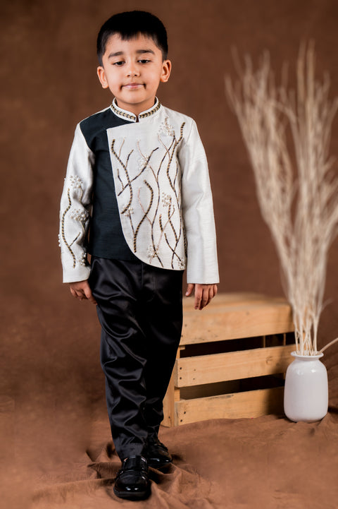 Pre-Order: Monochromatic Banghgala Set