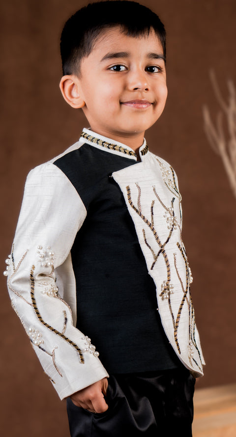 Pre-Order: Monochromatic Banghgala Set