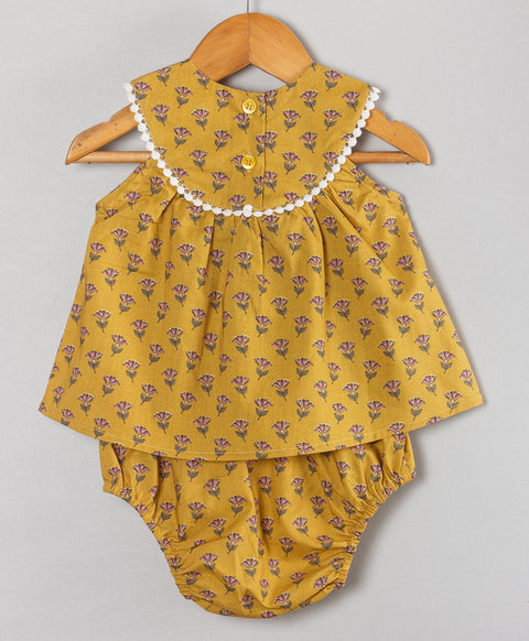 Motif print infant girl set with matching underpants-Mustard