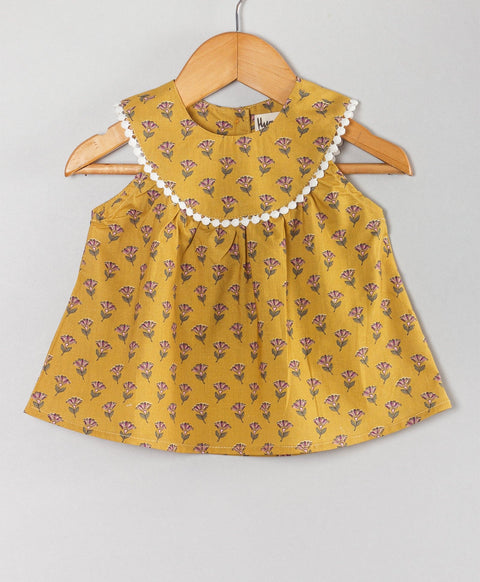 Motif print infant girl set with matching underpants-Mustard