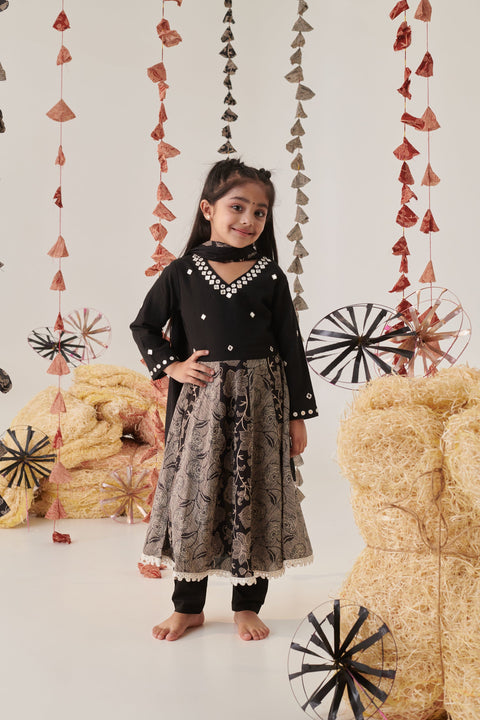 Pre-Order: Girl Floral Jaal Suit Set-Black