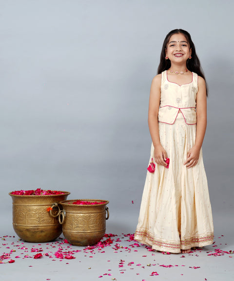 Pre-Order: Gulnoor Lehenga Set