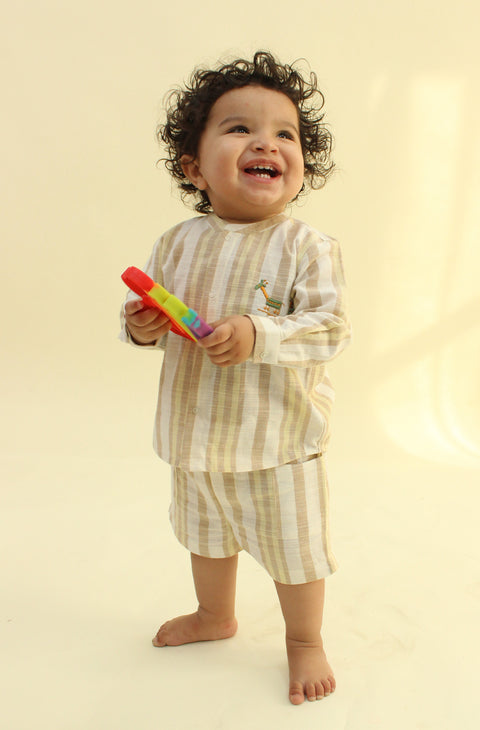 Pre-Order:  Baby Boy Giraffe Embroidery Stripes Shirt & Shorts Set-Beige