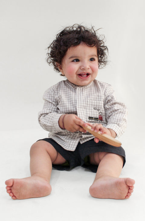 Pre-Order:  Baby Boy Train Embroidery Checks Shirt & Shorts Set-White