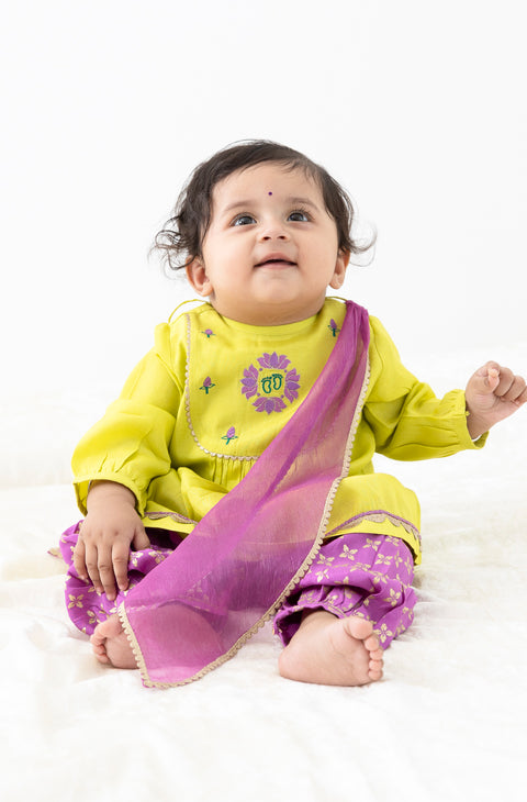 Pre-Order: Girl Lotus Embroidery Suit Set-Green