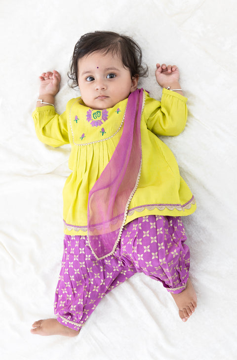 Pre-Order: Girl Lotus Embroidery Suit Set-Green