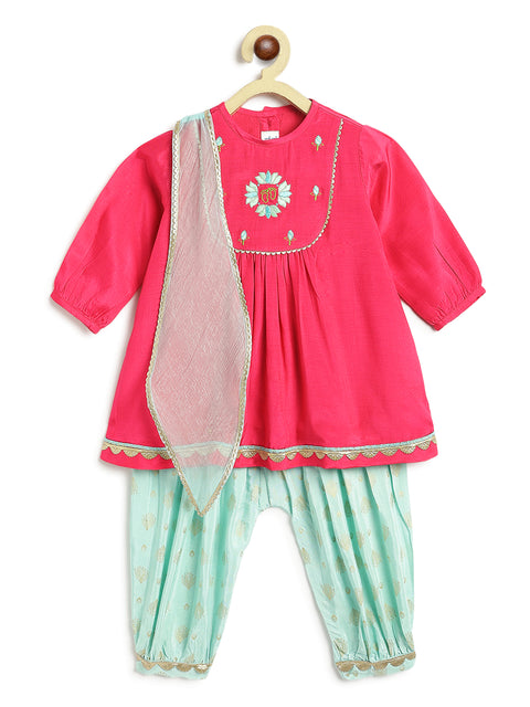 Pre-Order: Girl Lotus Embroidery Suit Set-Pink