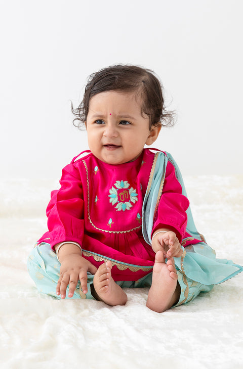 Pre-Order: Girl Lotus Embroidery Suit Set-Pink