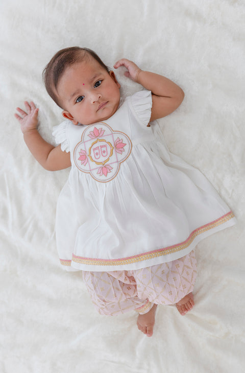Pre-Order: Girl Ruffle Sleeve Lotus Embroidery Suit Set-White