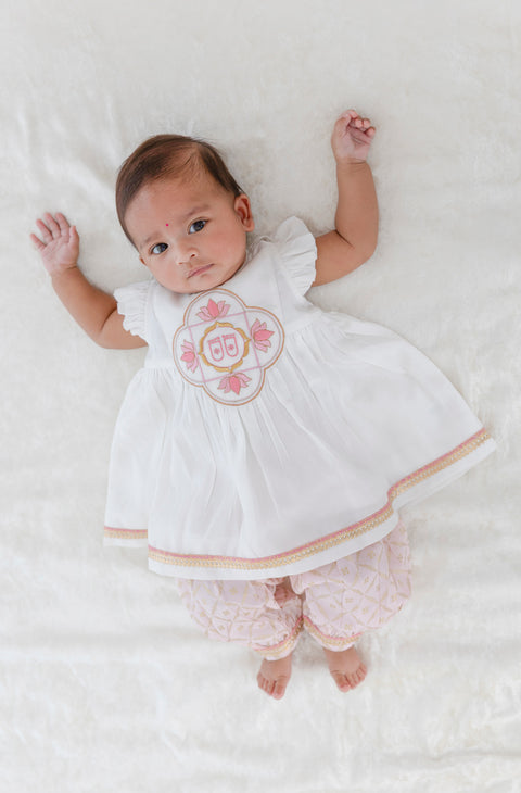 Pre-Order: Girl Ruffle Sleeve Lotus Embroidery Suit Set-White