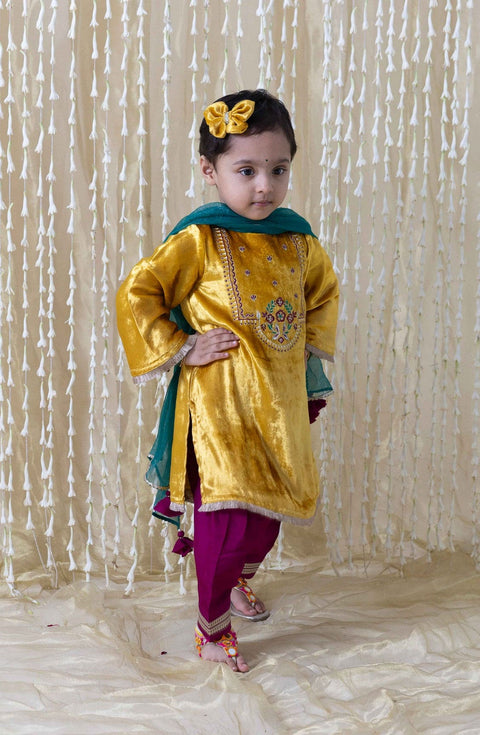 Pre-Order: Girl Velvet Kurta Set-Yellow