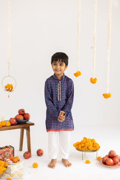 Pre-Order: Blue stripes  printed muslin kurta set-set of 2