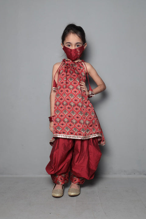 Pre-Order: Printed Kurti With Adjustable Neck And Afghani Dhoti With Mask