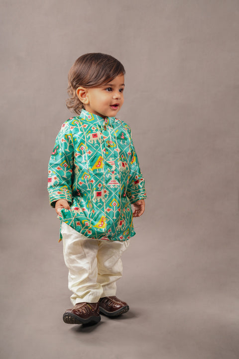 Pre-Order: Patola Printed Kurta With Lace Work And Pant