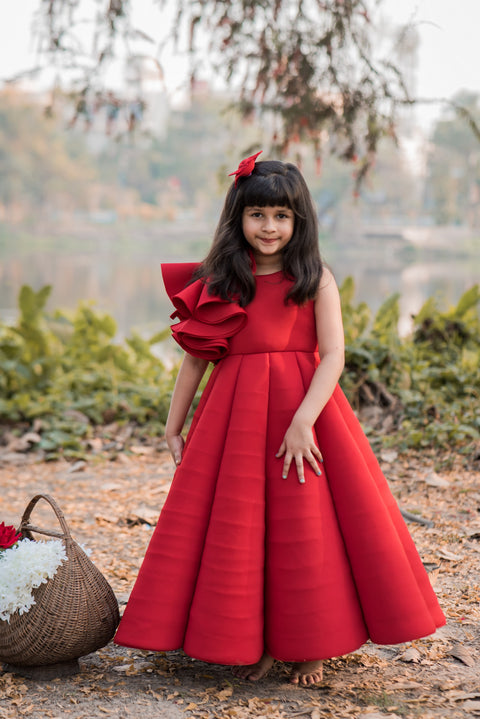 Pre-Order: Red Carpet One-shoulder Ruffled-Sleeve Gown