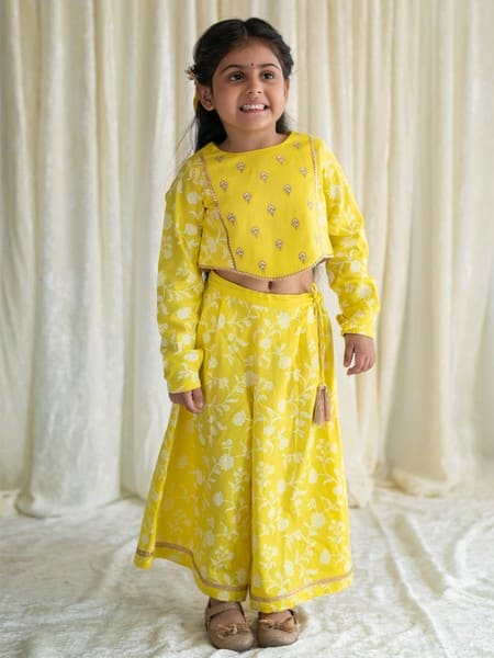 Girls Combo Co-ord Set And Bow Hairclip Print- Yellow